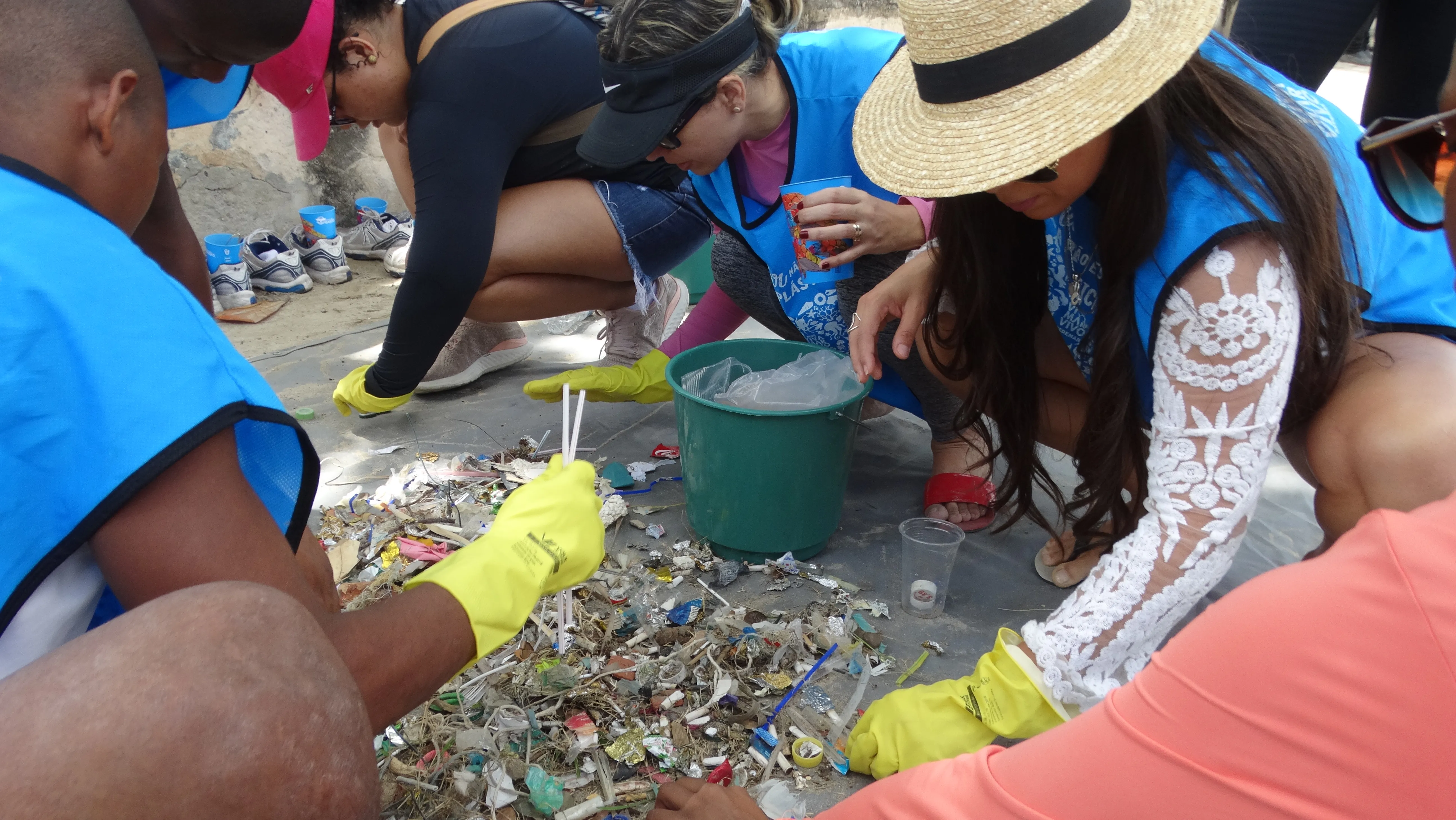 O instituto Redemar Brasil promove ações de limpezas nas praias
