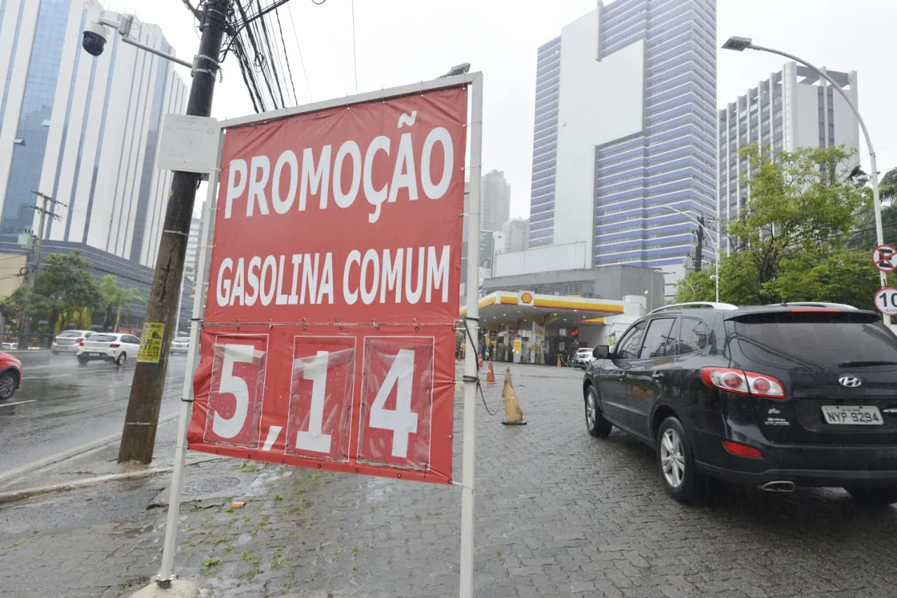 Fiscais dos Procon's de todo o país, visitaram os postos para coletar os preços da gasolina