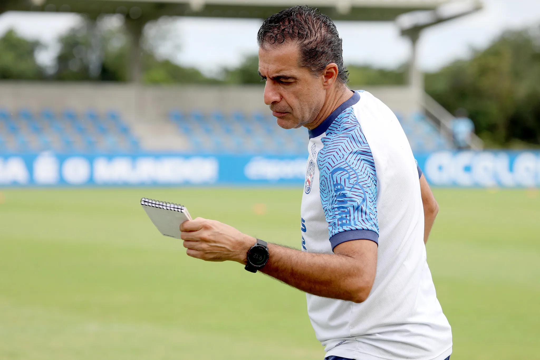 Renato Paiva faz mistério e não revela equipe que vai a campo nesta tarde