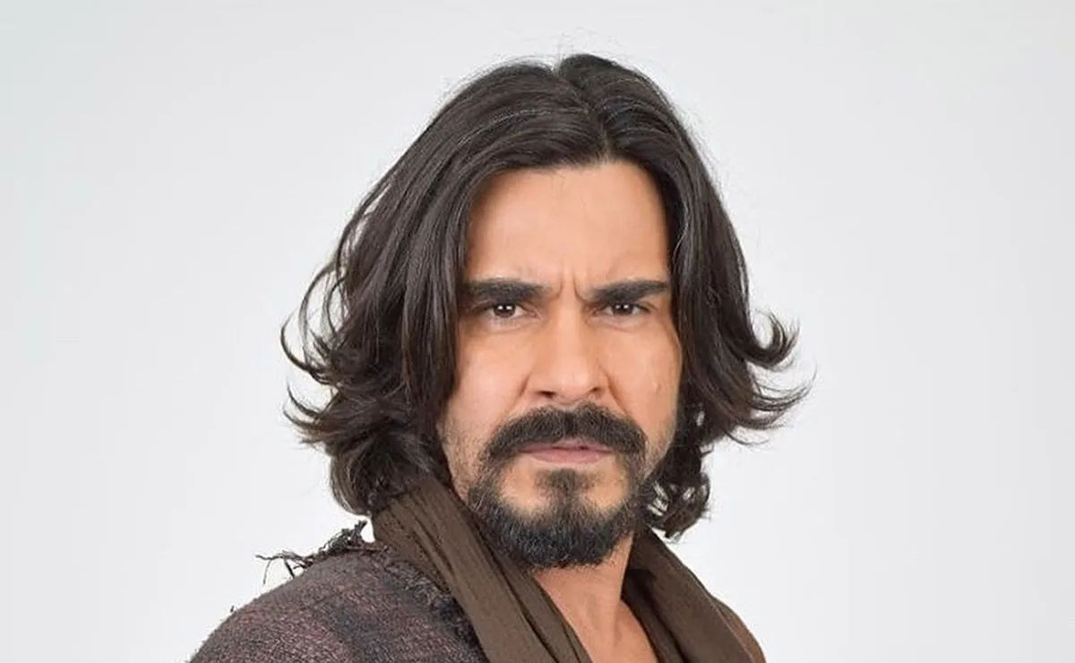 O ator André Gonçalves já foi da TV Globo