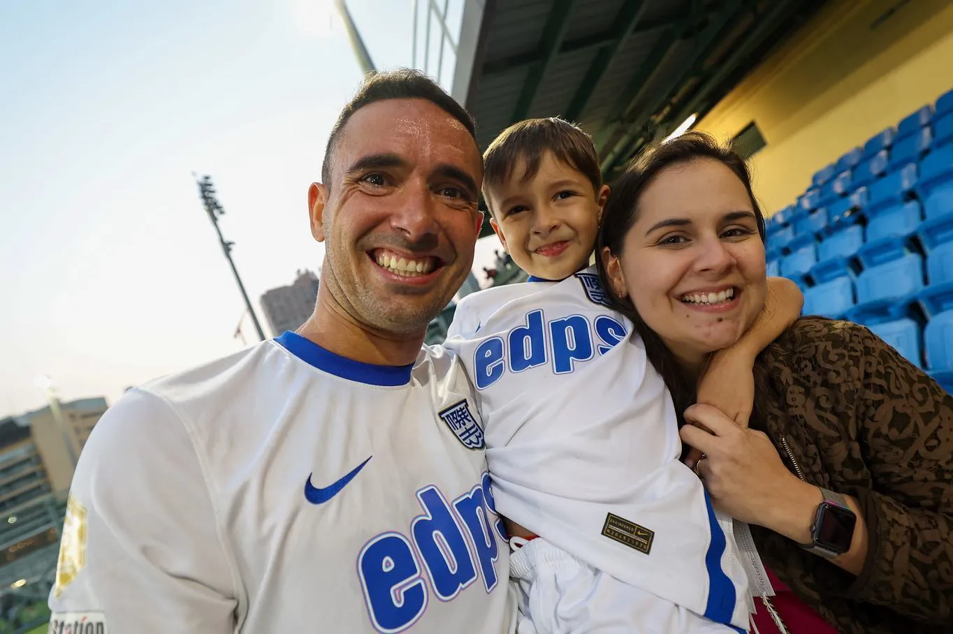 Fernando ao lado de sua esposa e seu filho