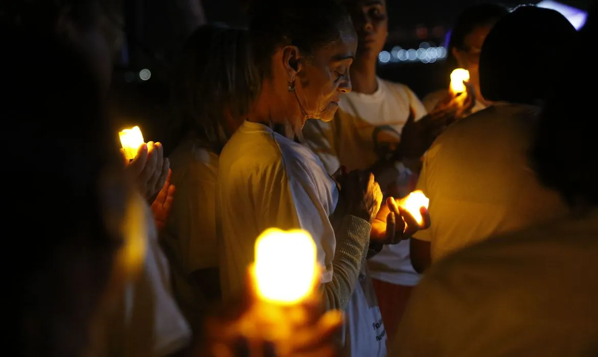 Mães de vítimas da violência policial participam de ato simbólico da Anistia Internacional nos 2 mil dias do assassinato de Marielle Franco e Anderson Gomes, na Praça Mauá