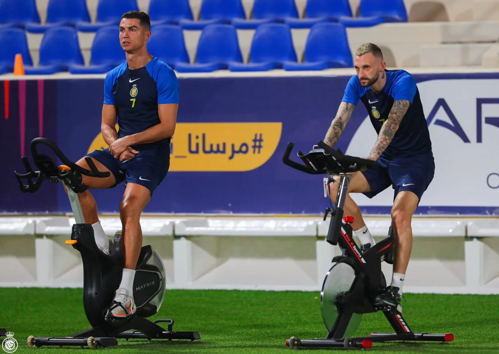 Cristiano Ronaldo e Marcelo Brozović em preparação para o jogo