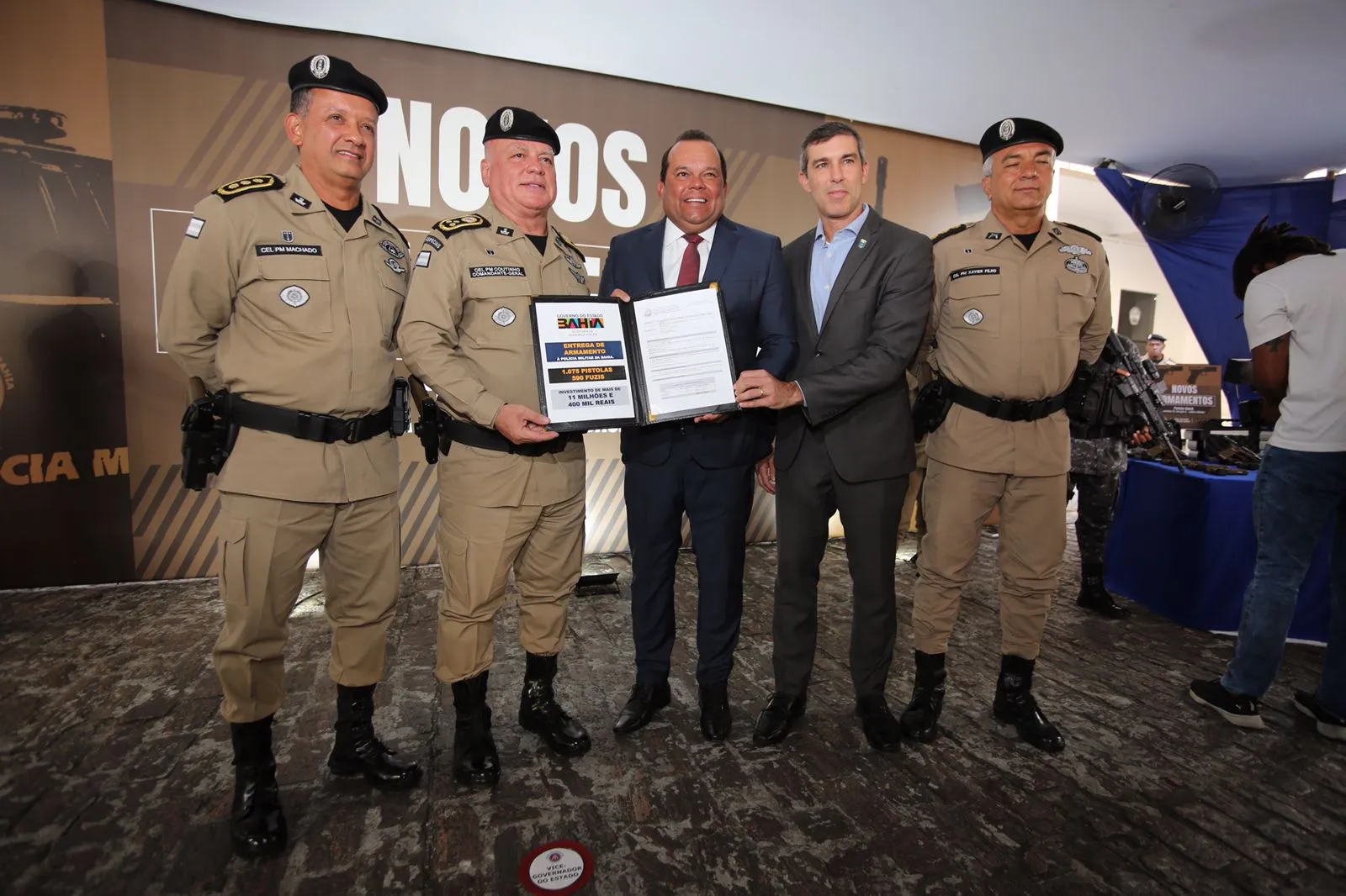 Evento de entrega de novas armas aos policiais