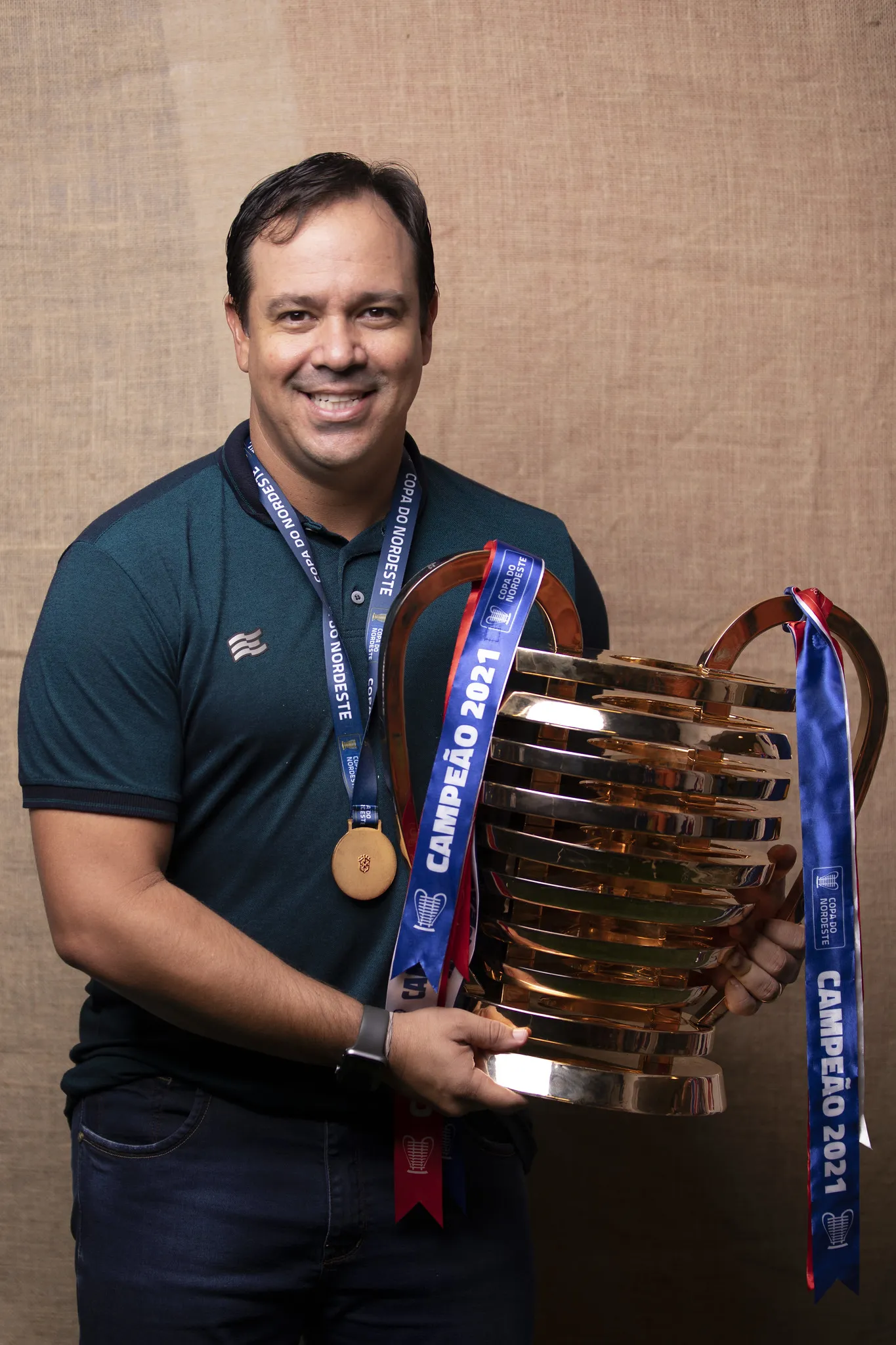 Dado com a taça da Copa do Nordeste