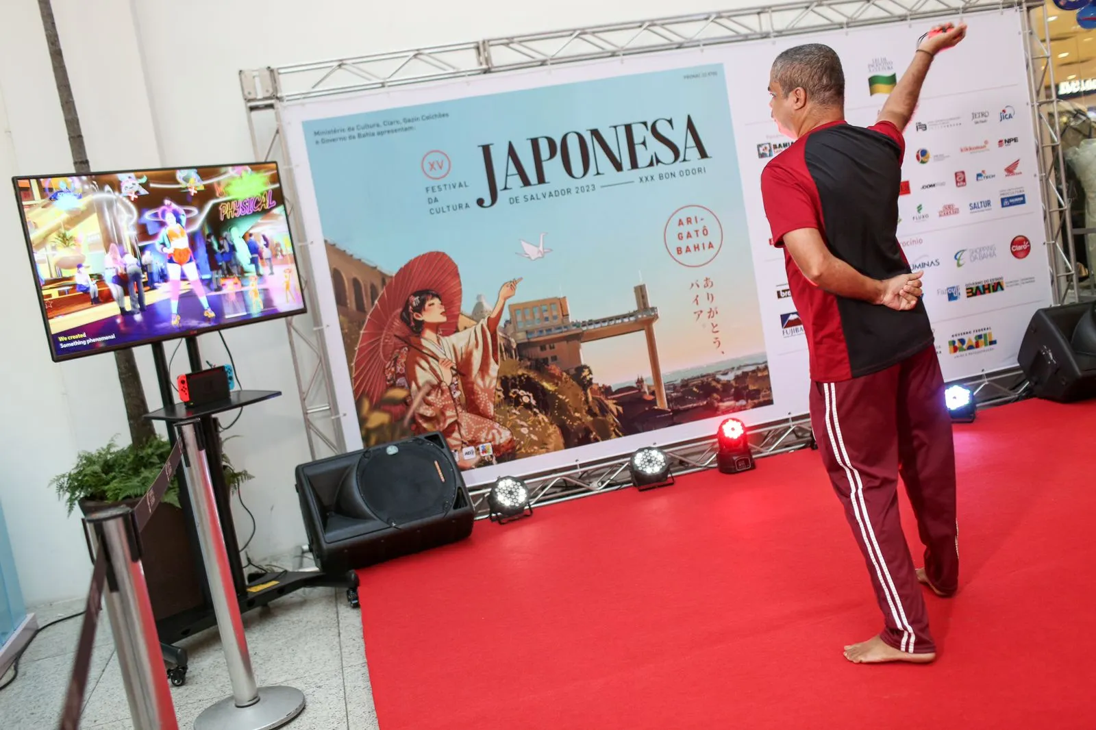 O evento também teve jogos de dança