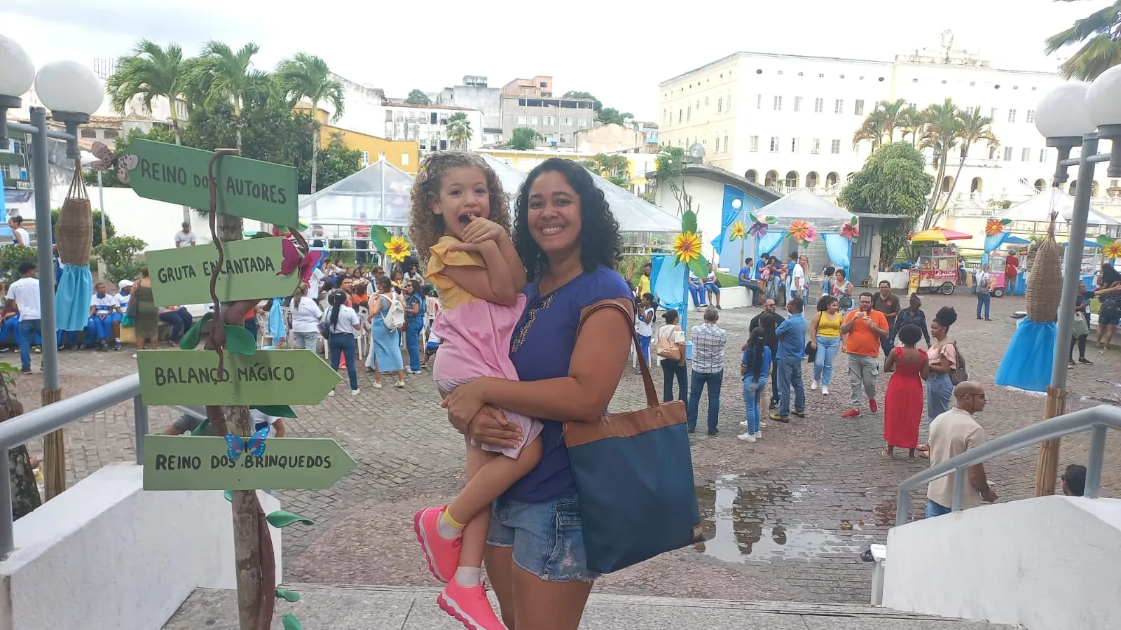 Caetana Vieira, de 39 anos de idade e Maria Flor, de 4,