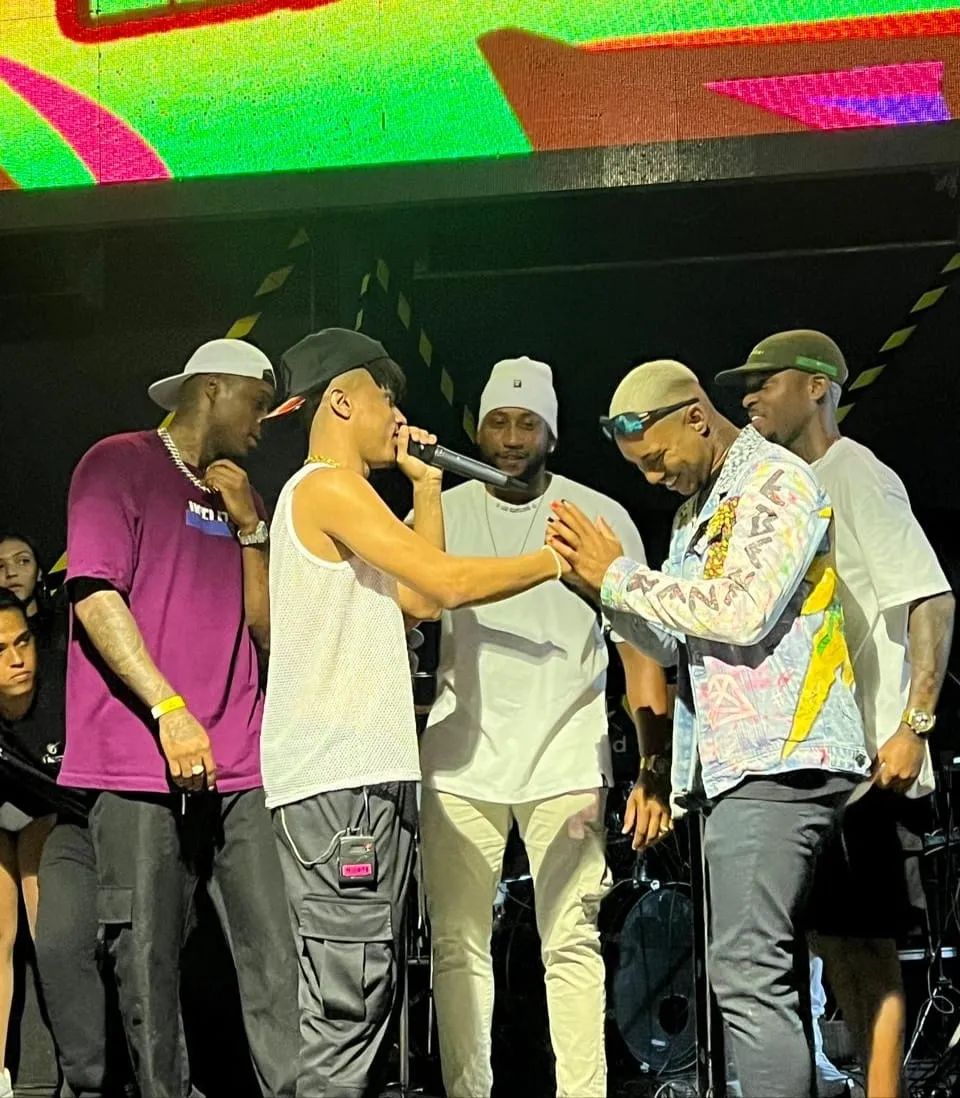 Jefinho colocou os amigos pra subir no palco