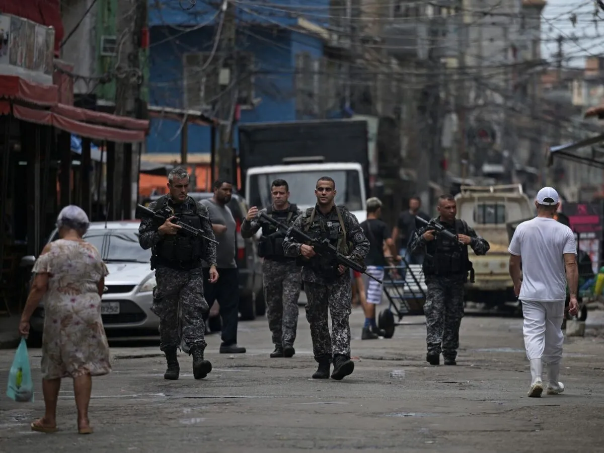 Drogas e armas já foram apreendidas