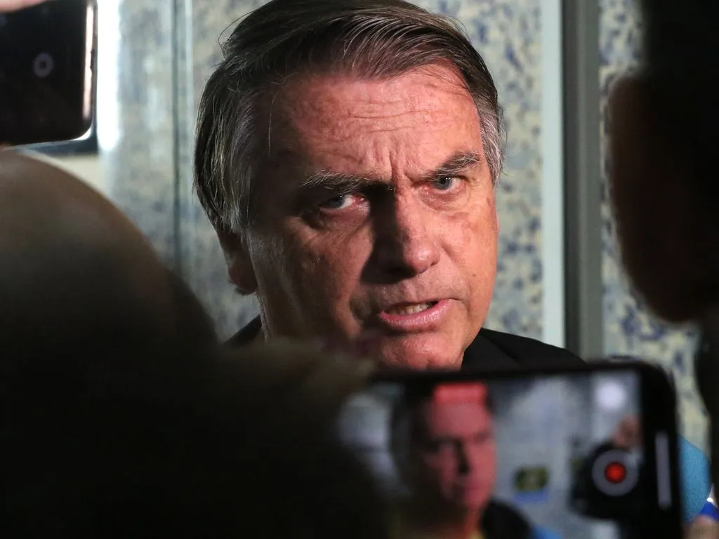 Bolsonaro pode responder por 5 crimes