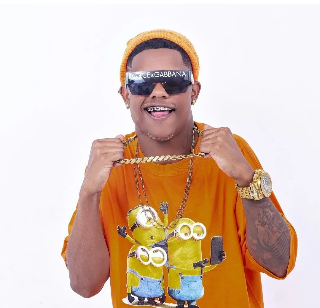 Cantor Jeo A Voz, da banda Dono da Loja,