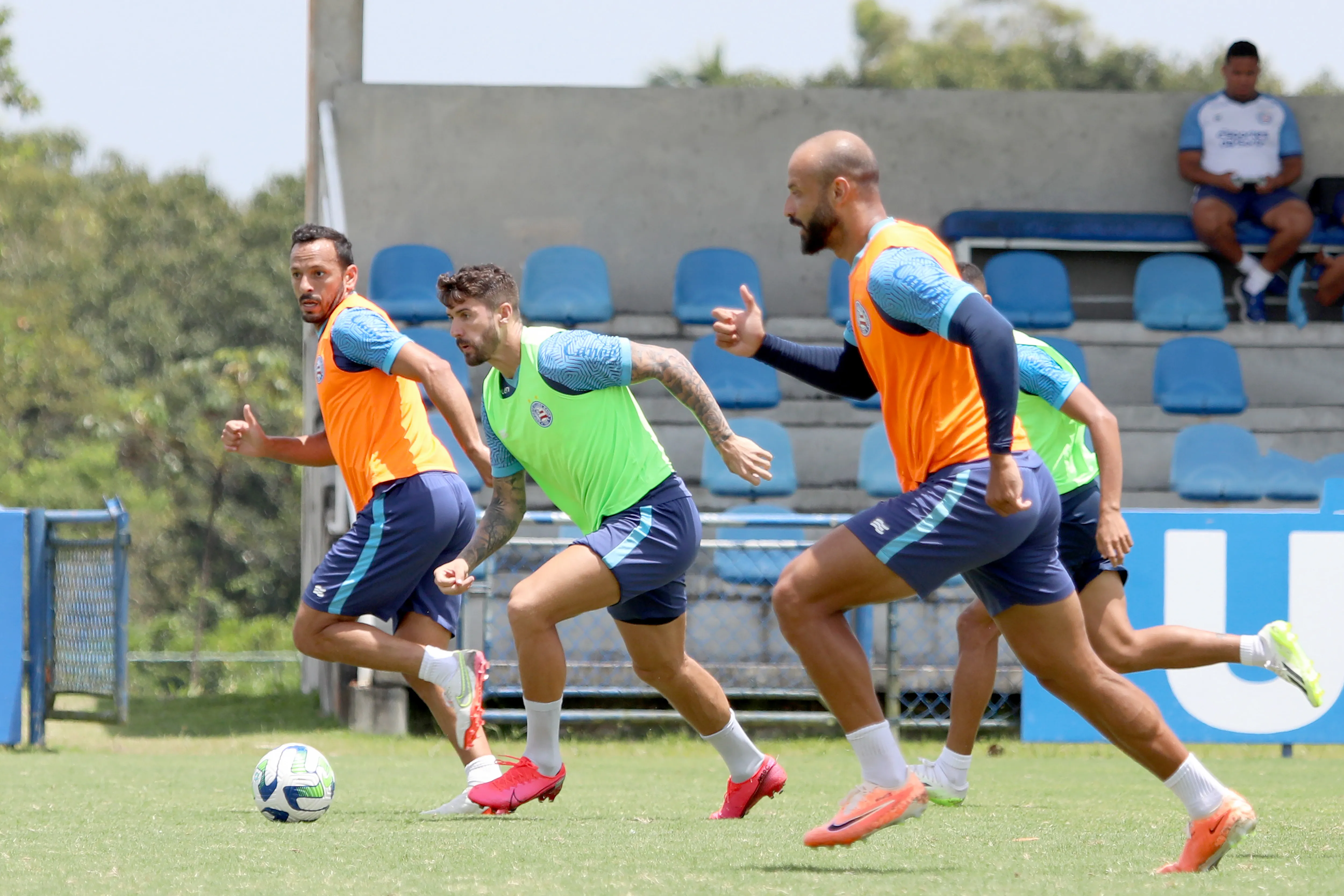 Elenco tricolor segue treinando forte