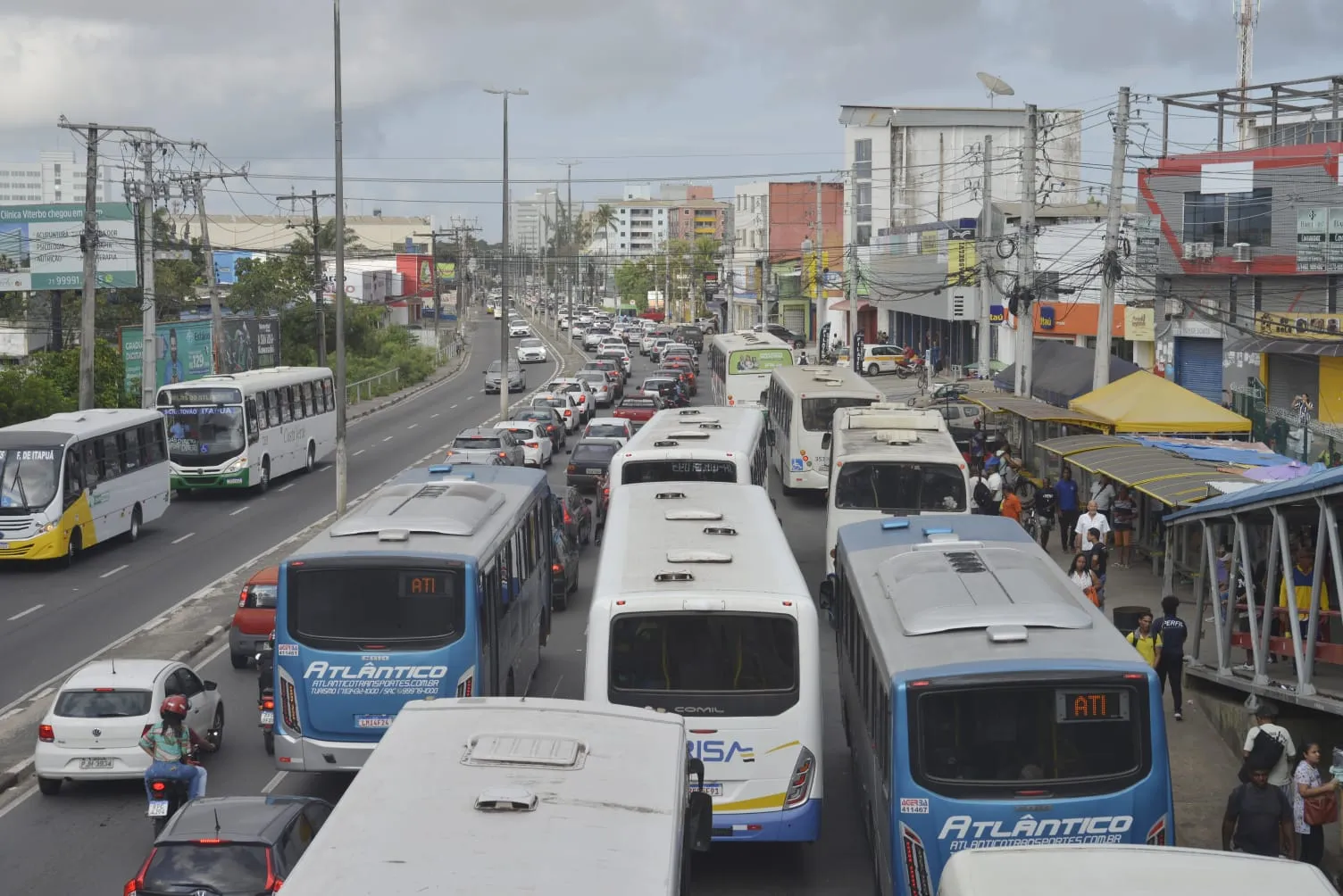 Manifestação dos rodoviários afeta tráfego na Estrada do Coco