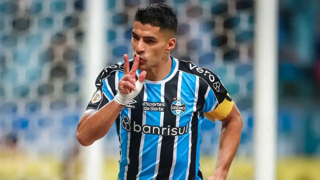 Imagem ilustrativa da imagem Suárez afirma que vai 'meter o pé' do Grêmio no fim do ano