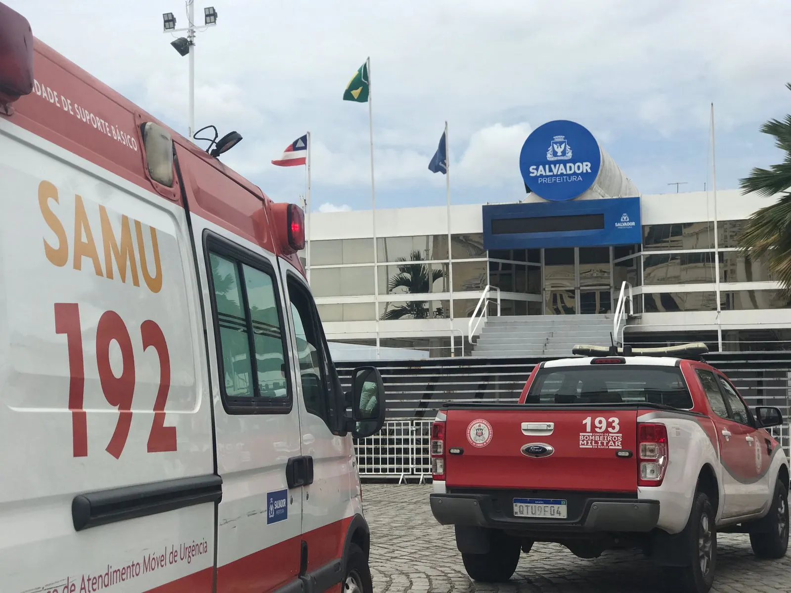 Viaturas da Samu e Corpo de Bombeiros