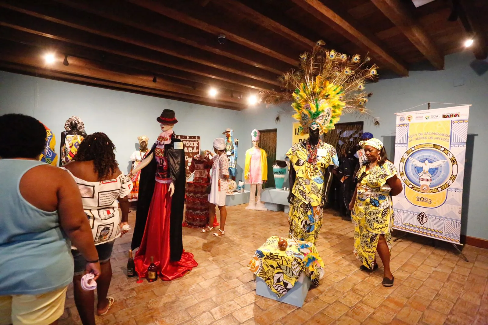 Imagem ilustrativa da imagem Afoxés saem em cortejo no Pelô e celebram resistência