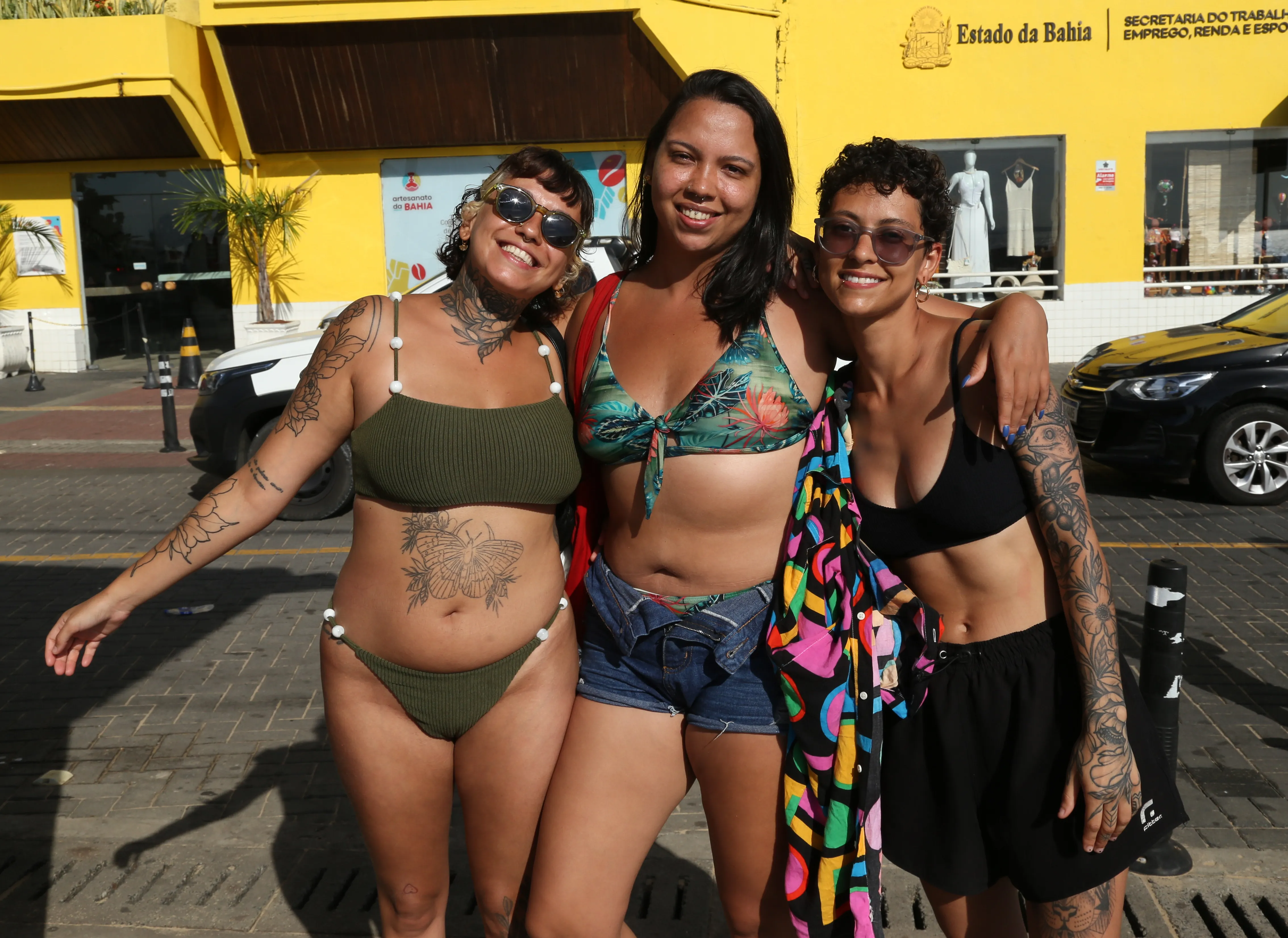 As turistas Jaqueline Rosa, Daniela Rojas e Mariana Figueiredo