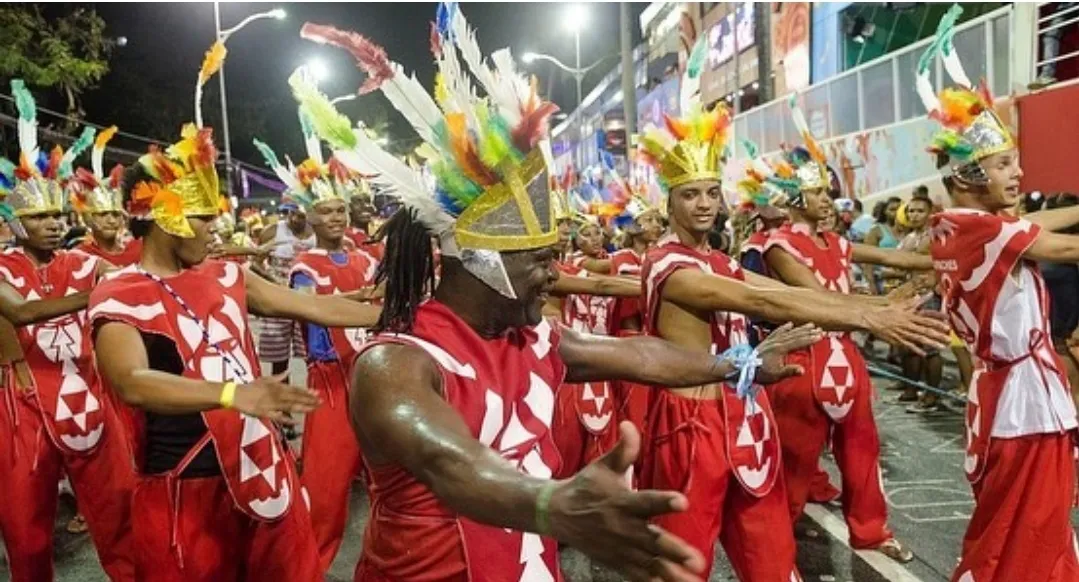 Imagem ilustrativa da imagem Apaxes do Tororó dará fantasia de graça e trará três tribos indígenas