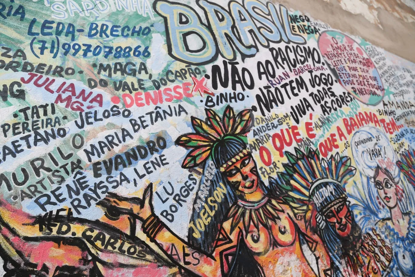 Arte feita na parede dos arredores do Porto da Barra