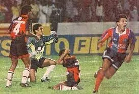 Raudinei comemora gol do título baiano de 1994