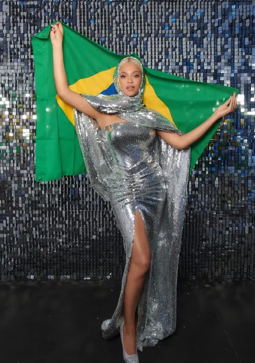 Imagem ilustrativa da imagem Beyoncé mete o pé de Salvador e lança galeria de fotos; Confira