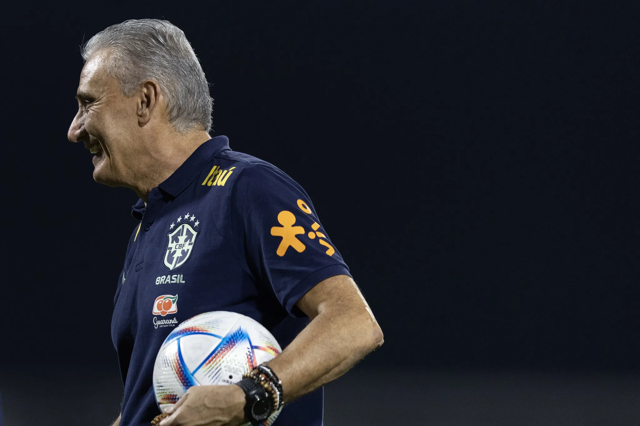 Tite em treino da Seleção durante a Copa do Catar