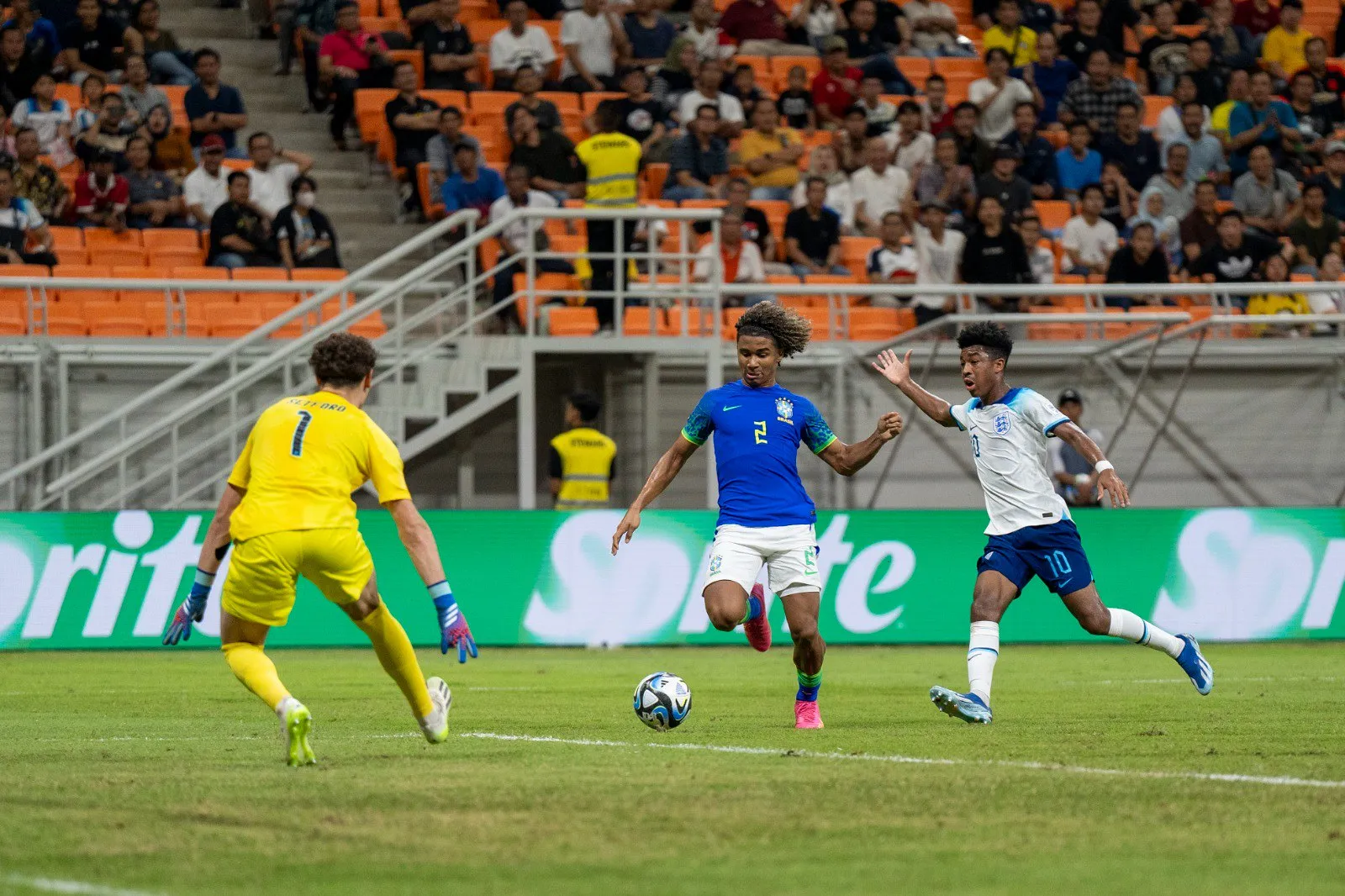 Brasil derrotou a Inglaterra pelo Grupo C