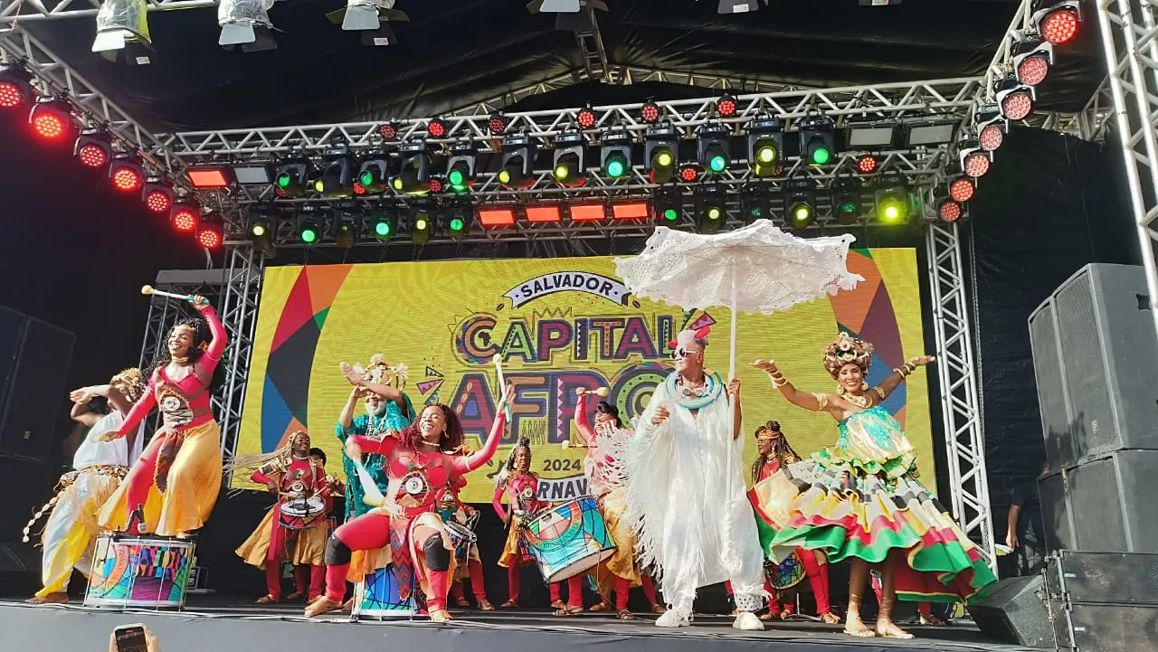 Apresentação durante a abertura da folia