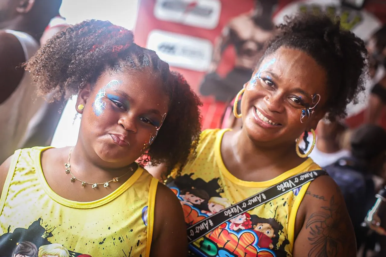 Imagem ilustrativa da imagem Chuva atrasa saída de bloco 'Favelinha Kids' no Nordeste de Amaralina