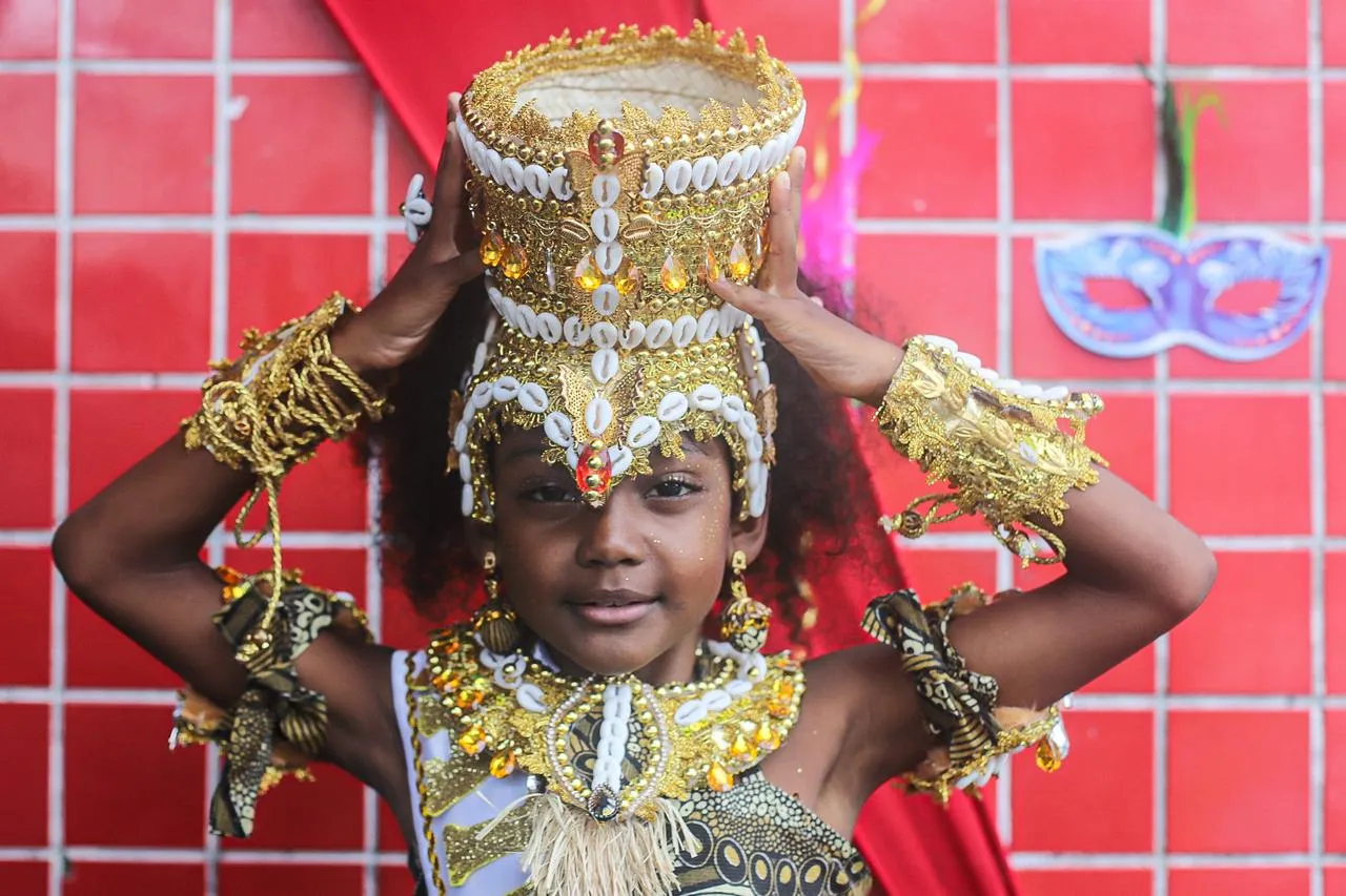 Imagem ilustrativa da imagem Chuva atrasa saída de bloco 'Favelinha Kids' no Nordeste de Amaralina