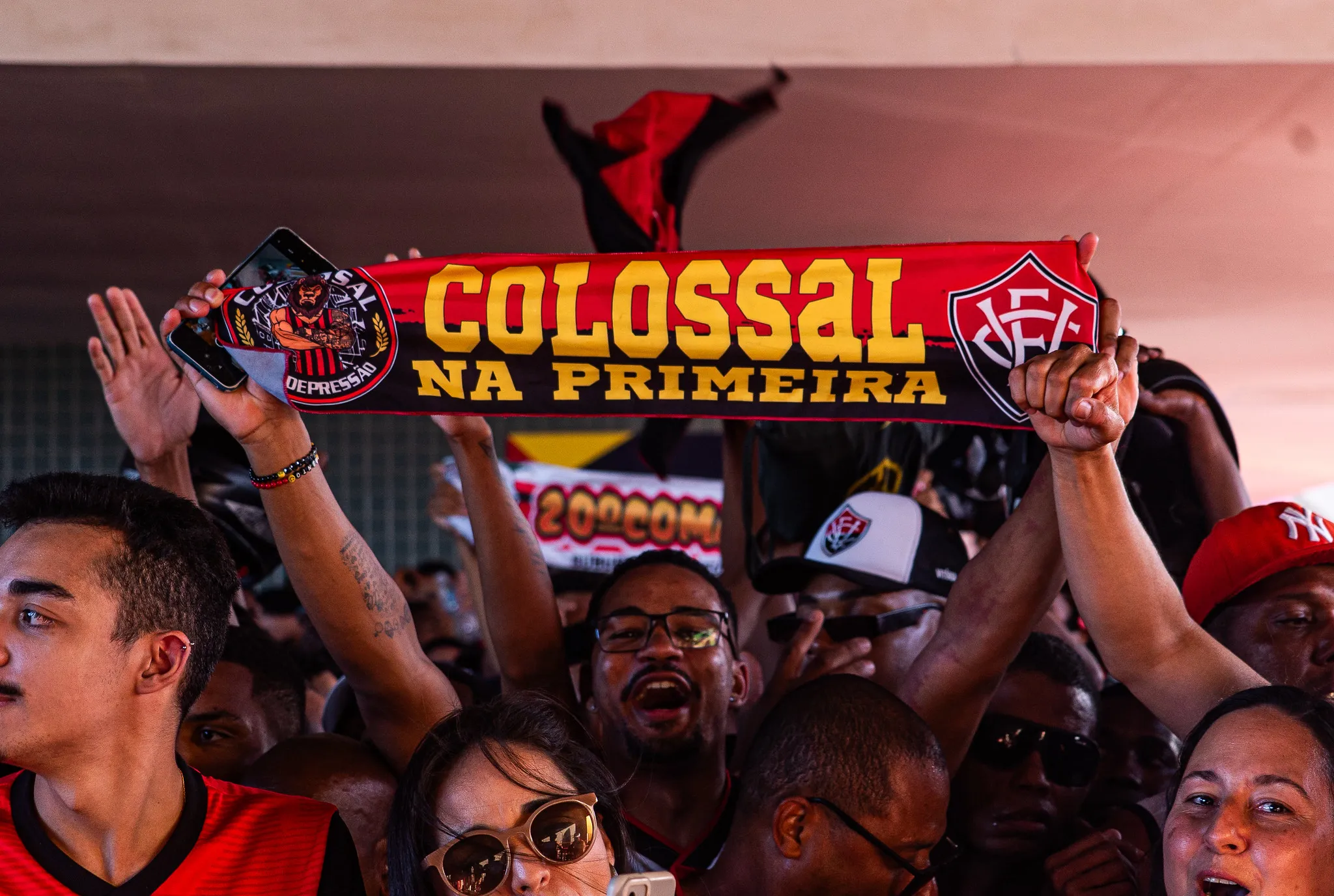 Torcedores do Vitória fizeram a festa do aeroporto de Salvador com a chegada dos jogadores