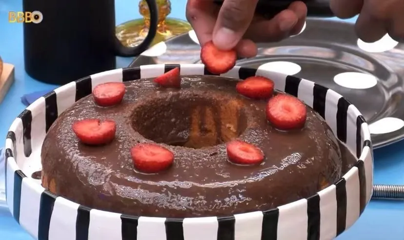 Davi preparou um bolo para Rodriguinho