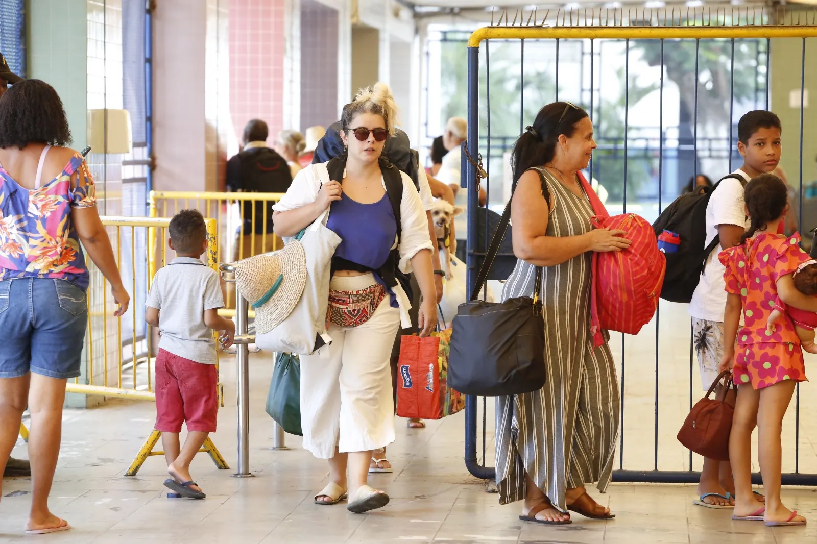 Imagem ilustrativa da imagem De mala e cuia: galera começa a lotar o ferry nesta sexta-feira