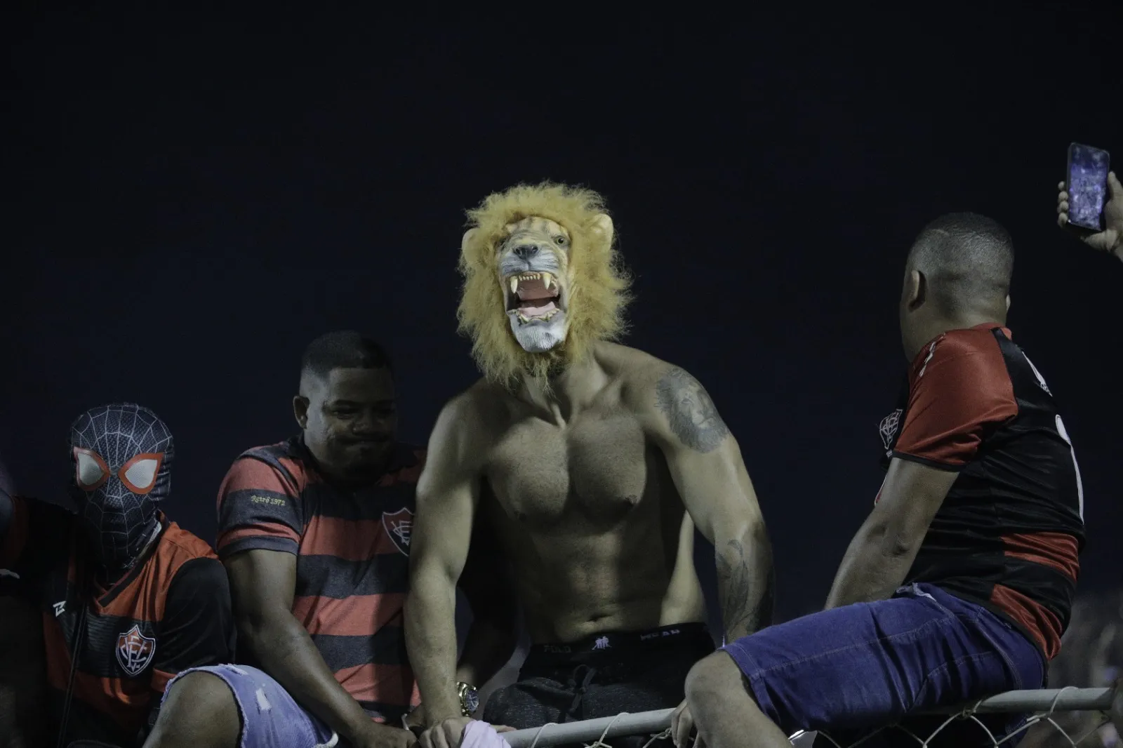 'Leão enraivado' curte muito no Barradão