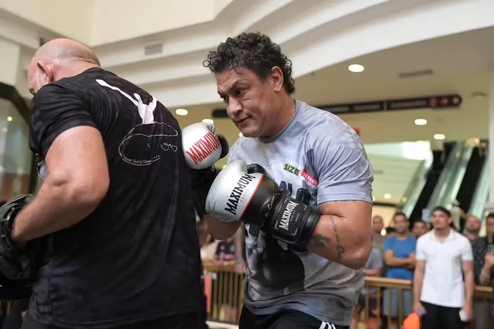 Popó treinou duro para a luta deste sábado (24)