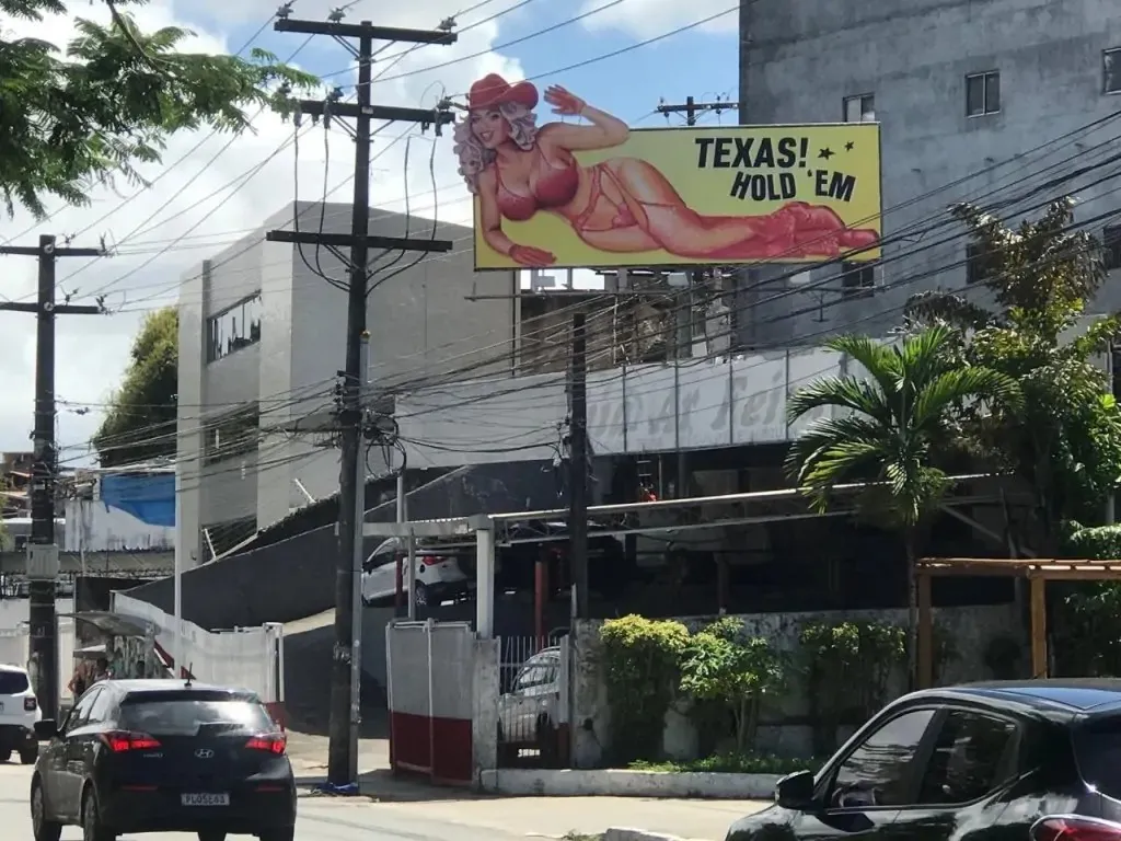 Beyoncé divulga nova música com outdoor em Salvador