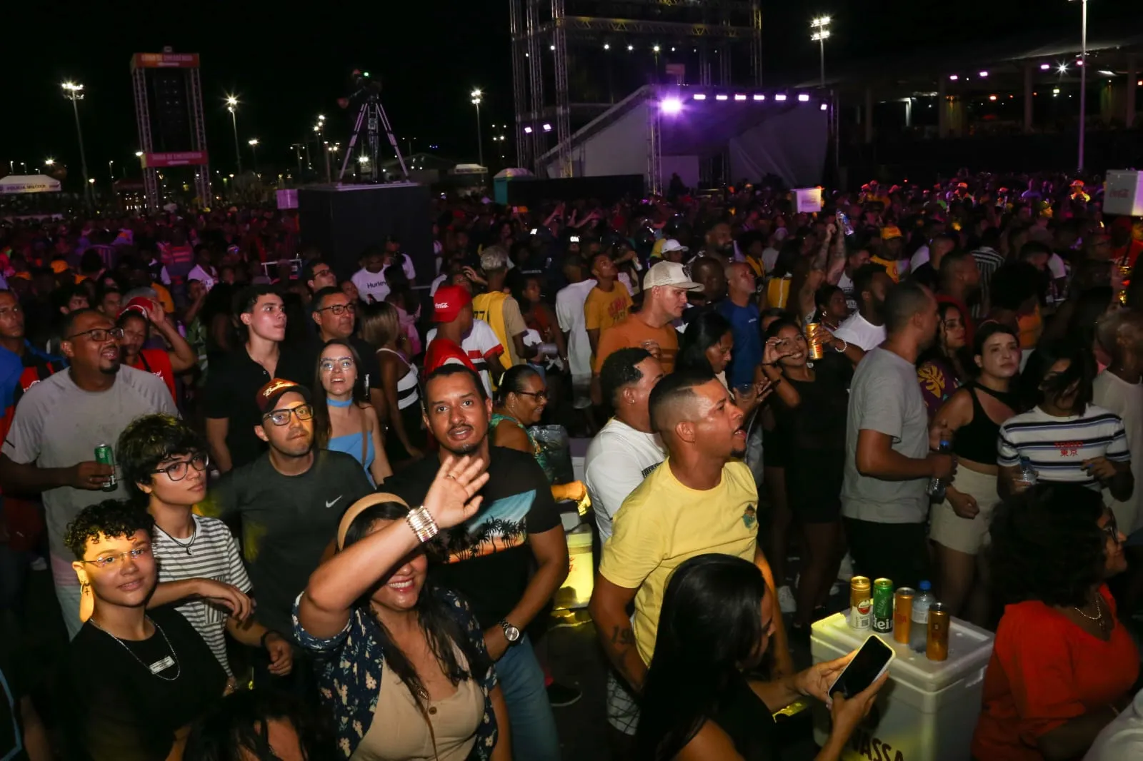 Imagem ilustrativa da imagem Espumante, fogos e taças: saiba o que pode ou não na Virada Salvador