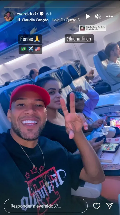 Everaldo publicou nas redes sociais uma foto dentro de um avião