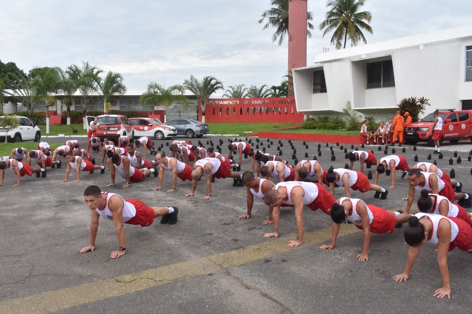 Apresentação aconteceu no Instituto Militar de Ensino Superior Bombeiro (Inmeb)