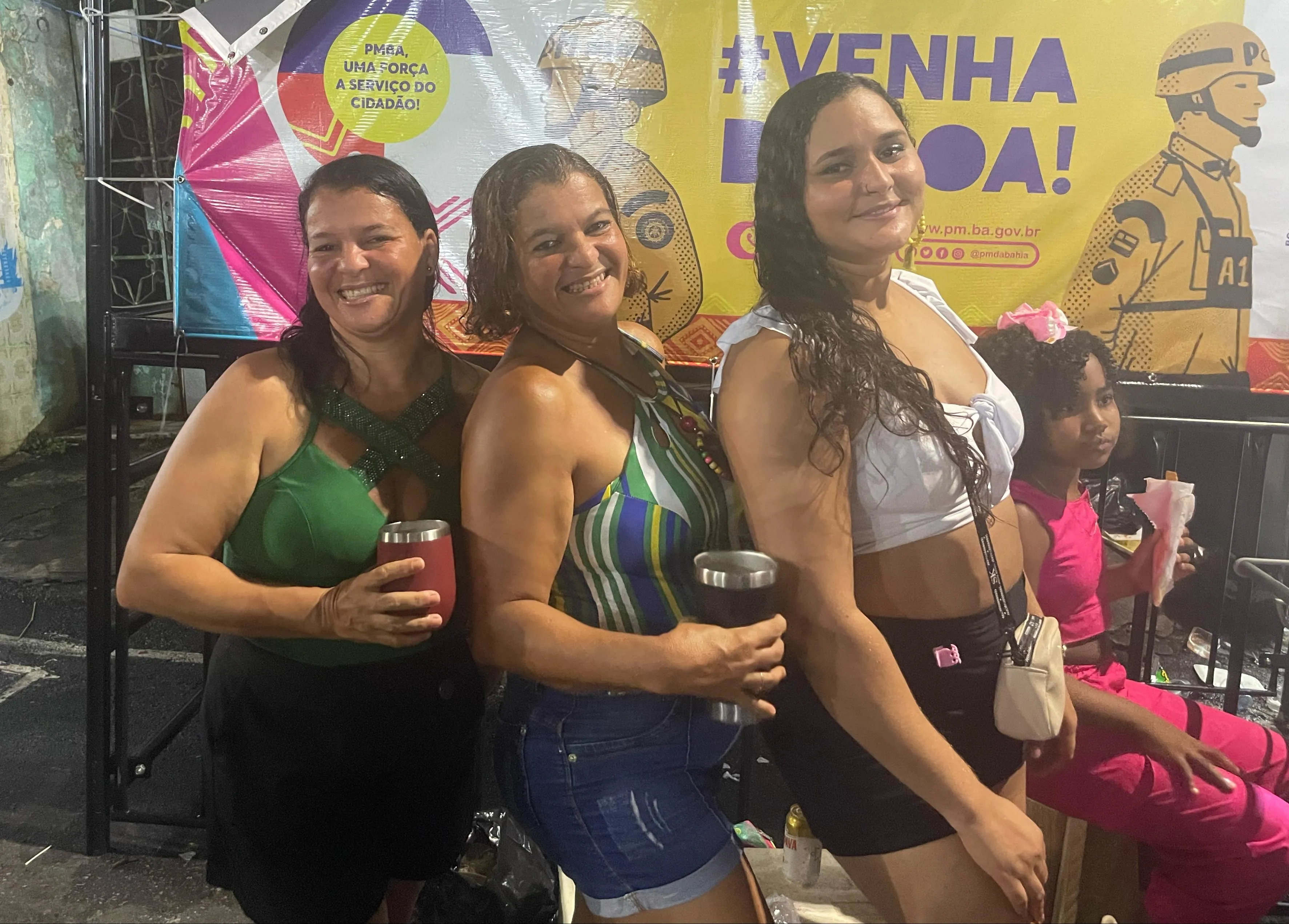 Marta marcou presença no carnaval do bairro junto com a família