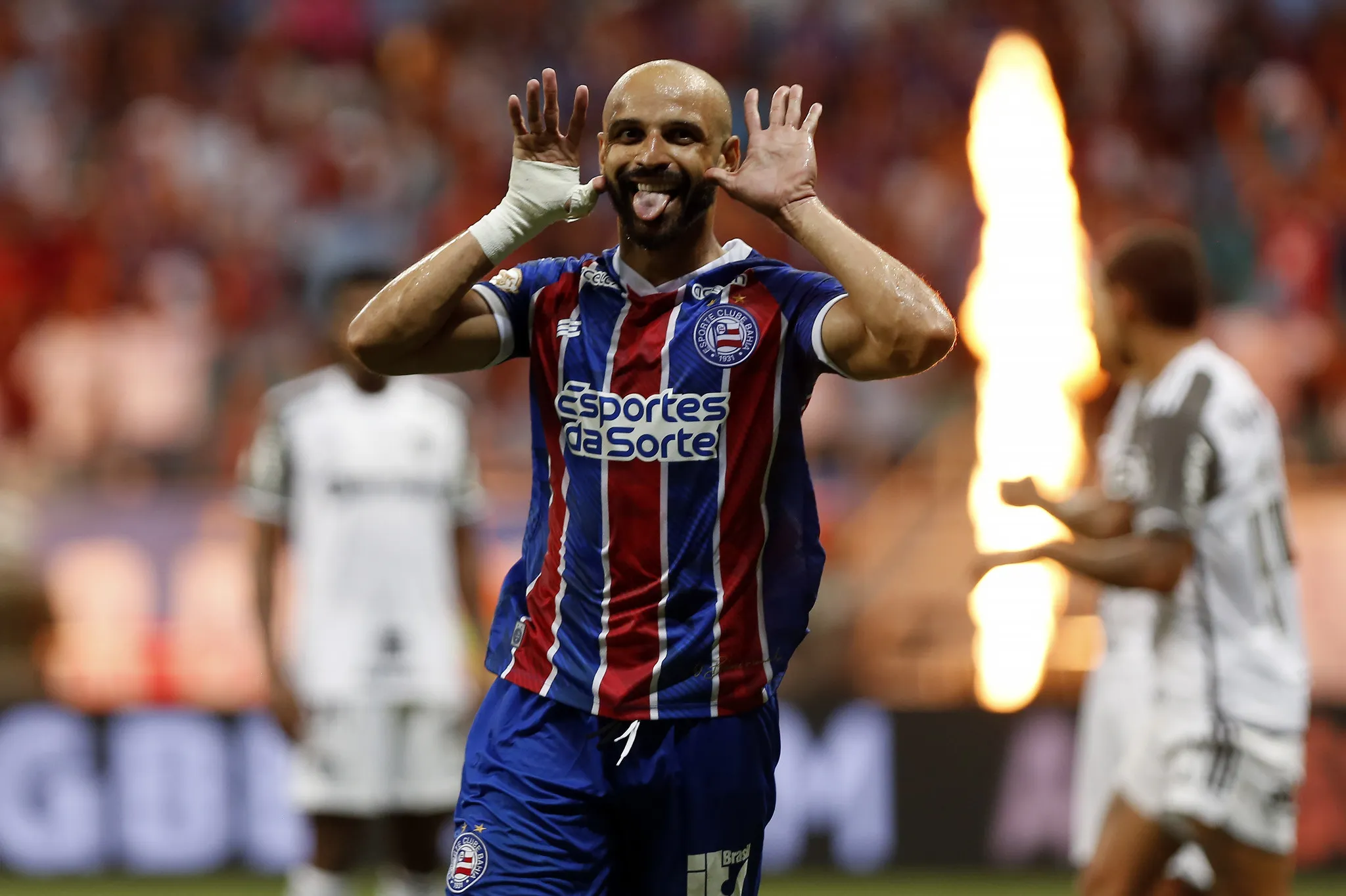 Thaciano comemora gol do Bahia