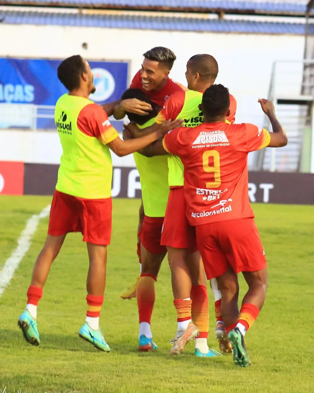 Jogadores do Cancão comemoram claassificação