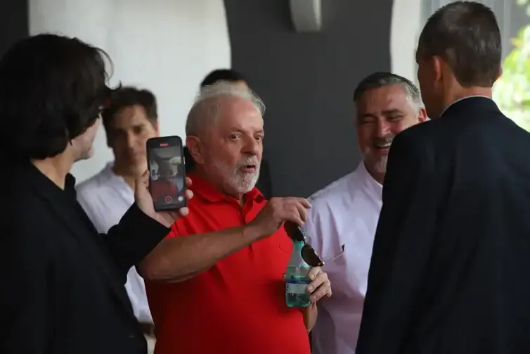 Presidente Luiz Inácio Lula da Silva participa, no dia de Natal, do almoço de boas-vindas aos repatriados que chegaram da Faixa de Gaza no último sábado