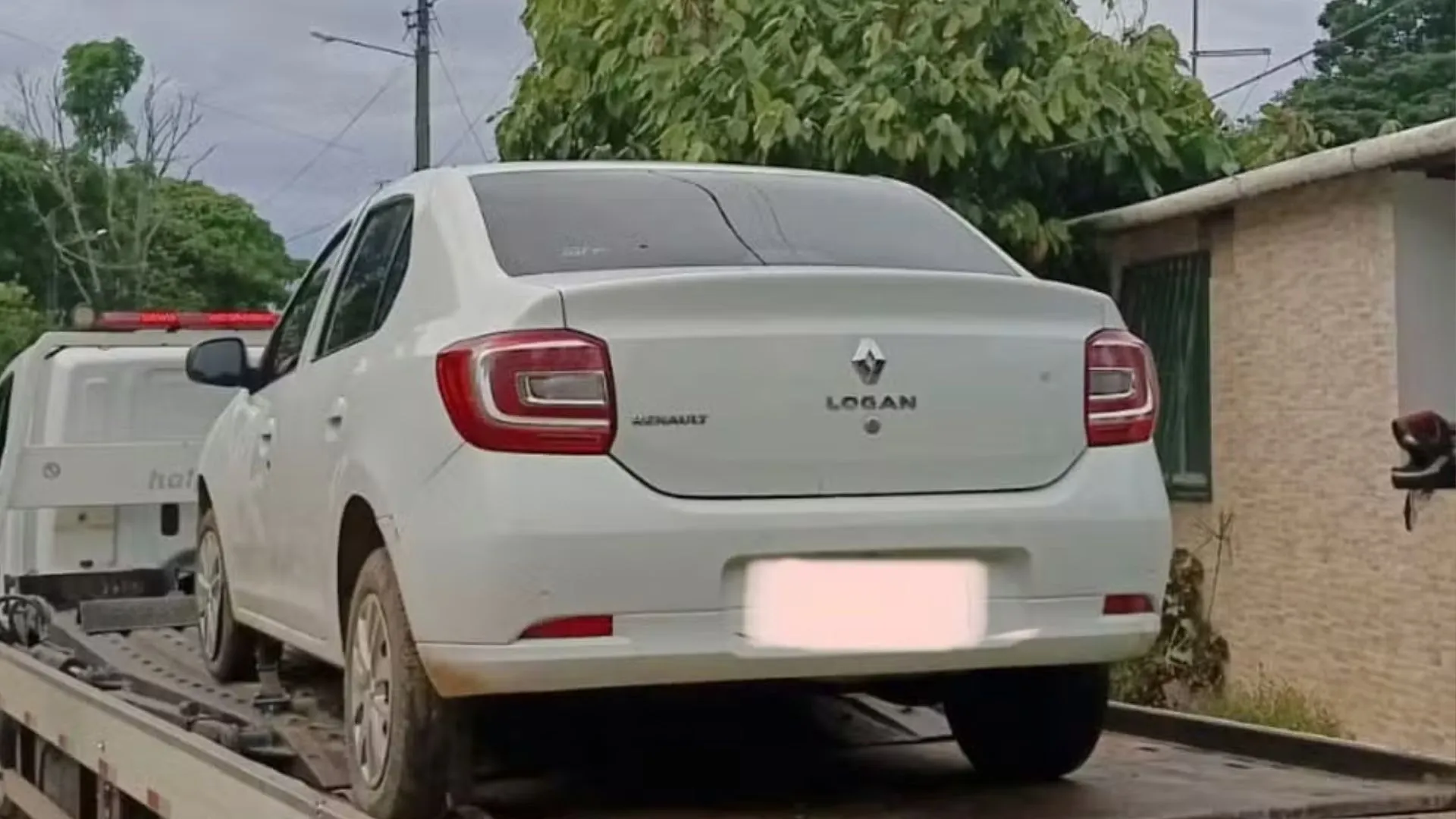 Carro usado por bandidos tinha placa clonada