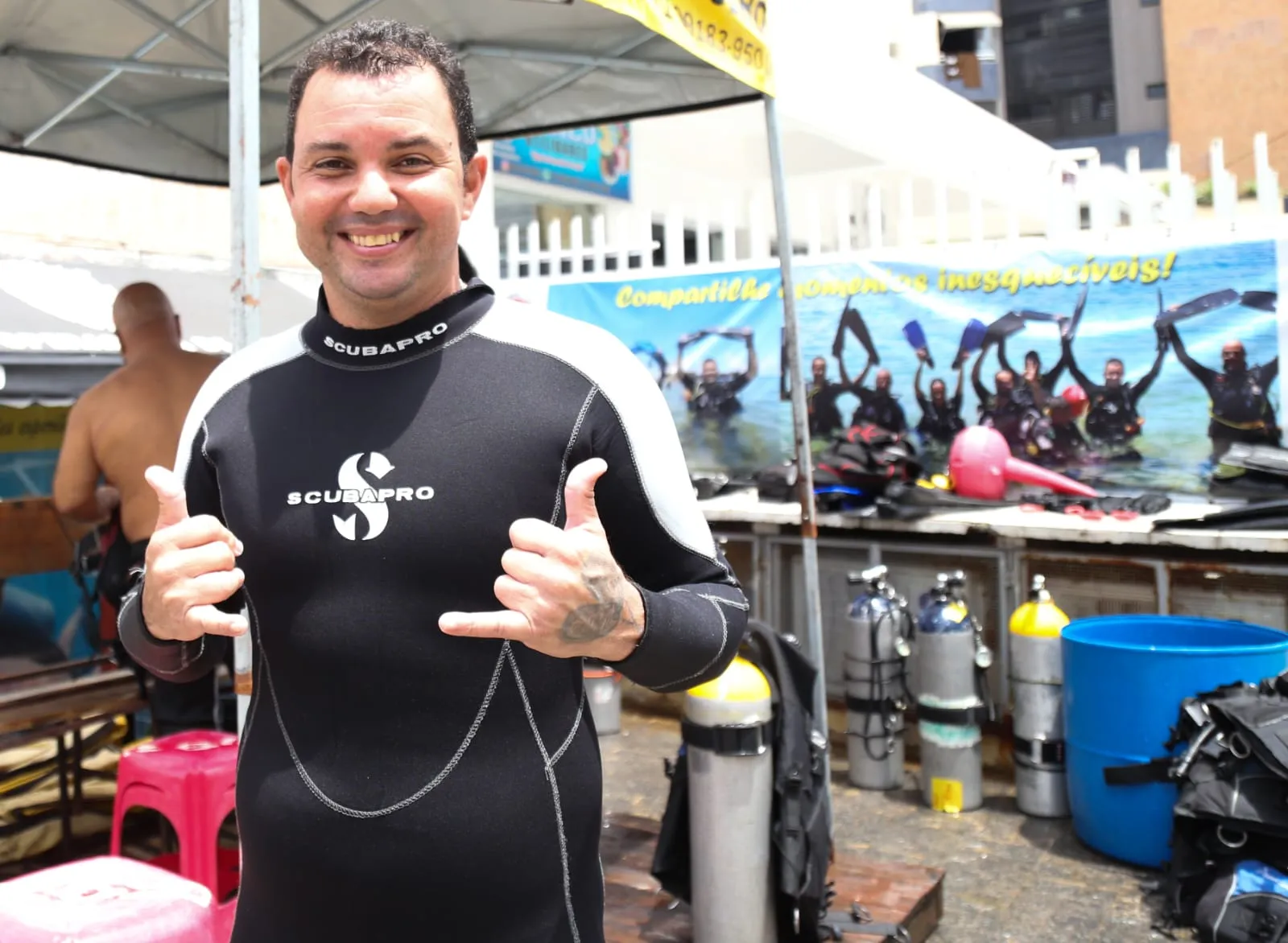 Lucas Santos, instrutor de mergulho da Rebelo Mergulha