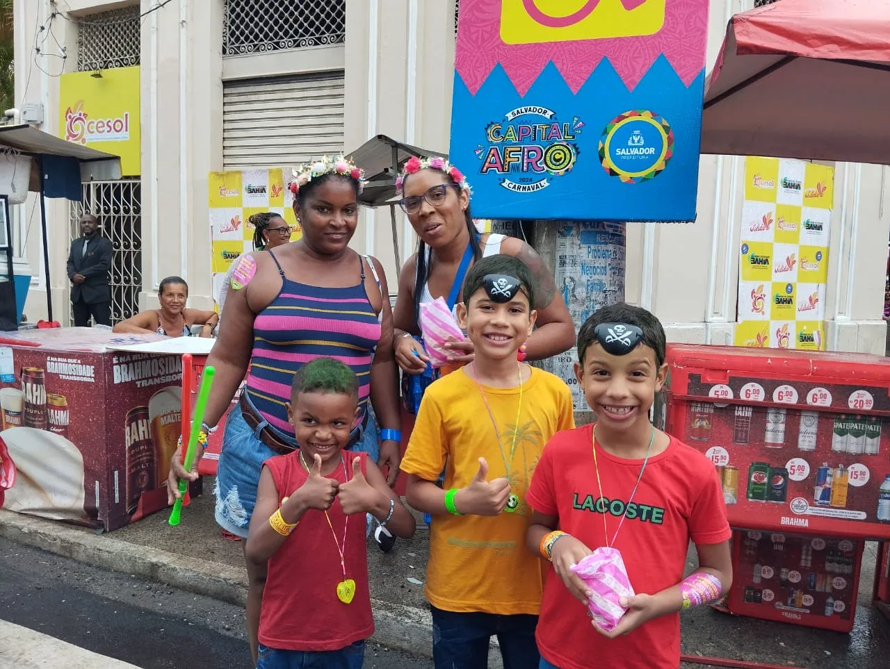 Imagem ilustrativa da imagem Nem a chuva tirou a criançada da avenida neste domingo