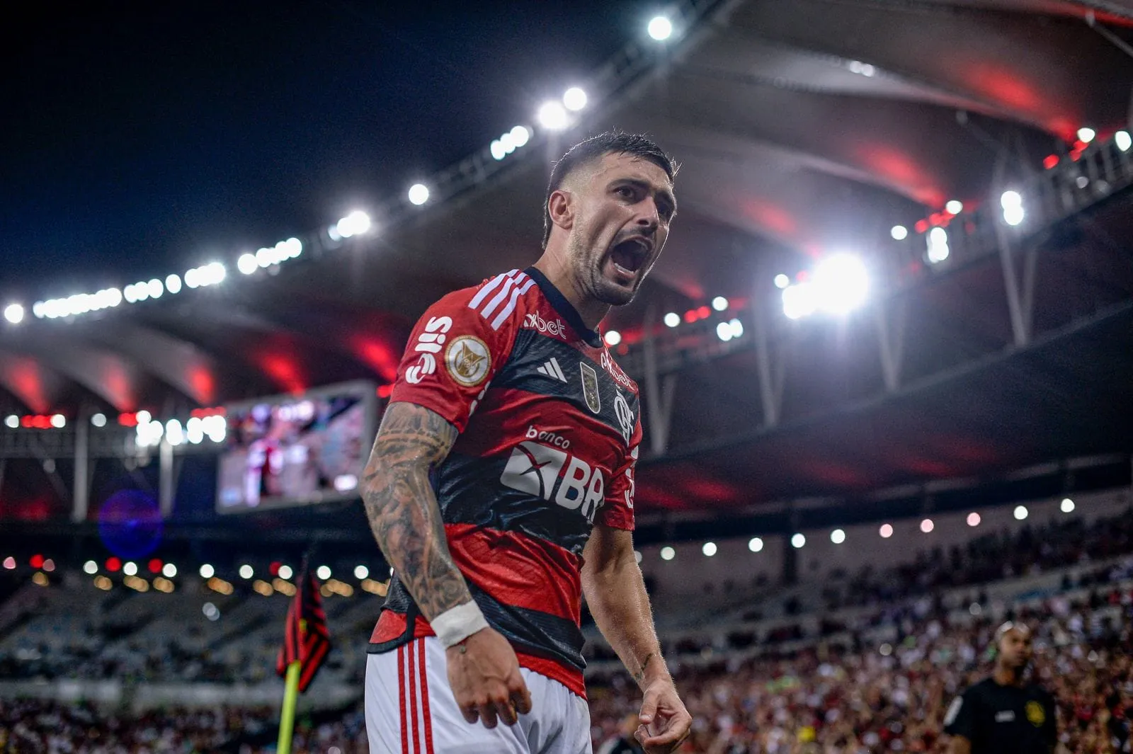 Arrascaeta vibra com gol do Flamengo