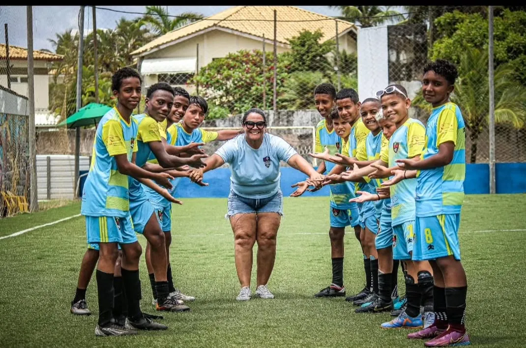 Rosana Cerqueira, professora e grande incentivadora da iniciativa, com a garotada