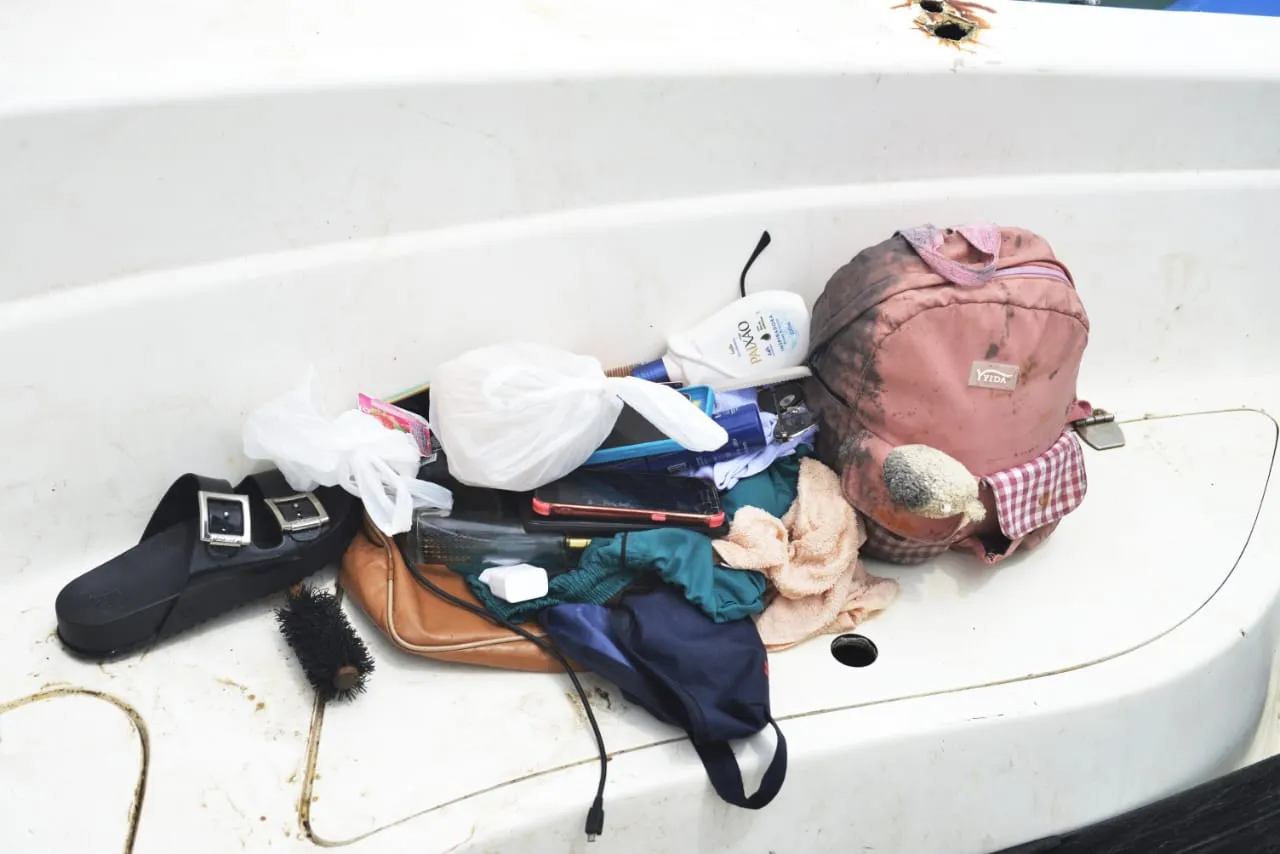 Imagem ilustrativa da imagem Perícia encontra latas de cerveja e pertences das vítimas do naufrágio