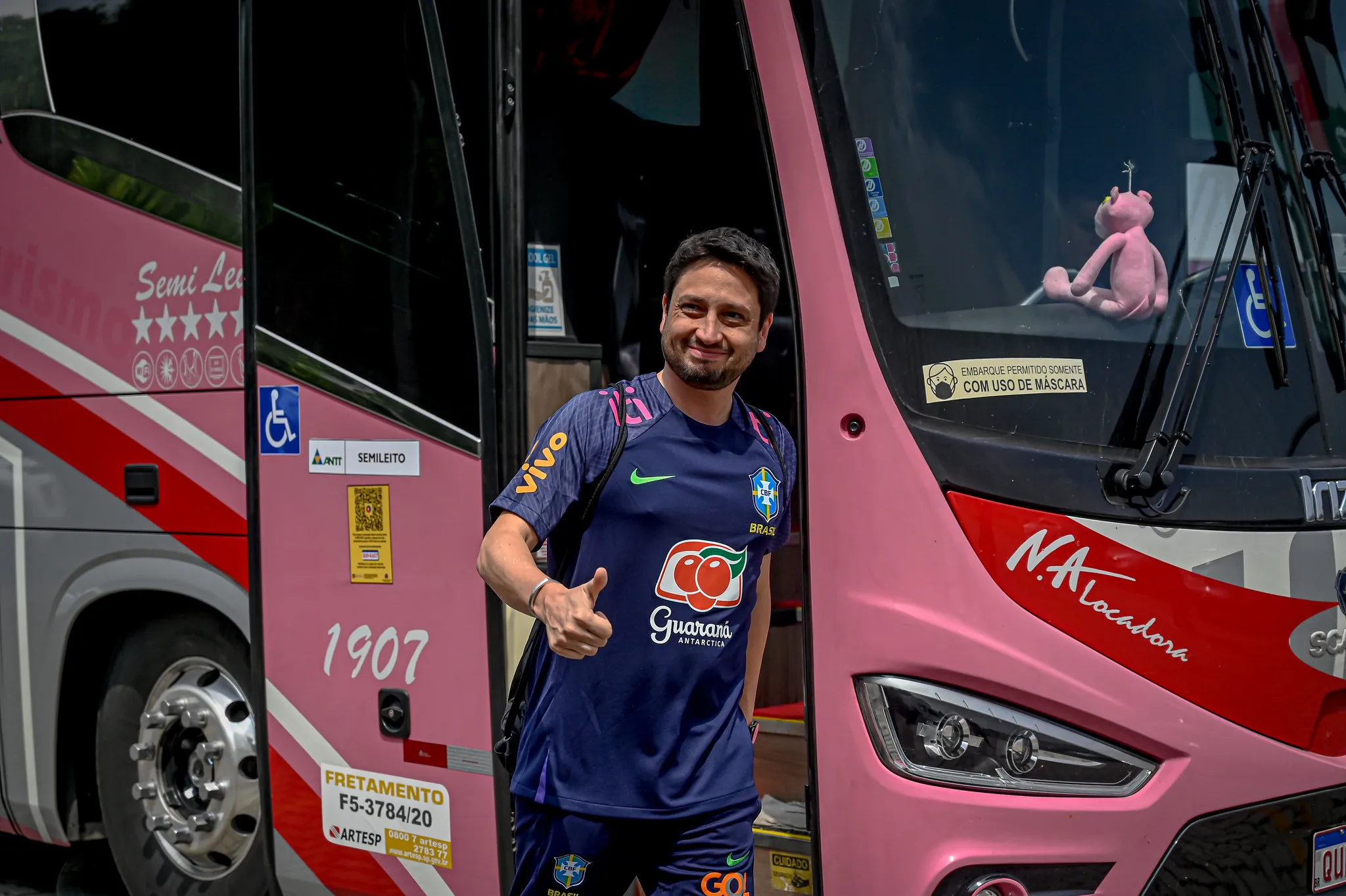 Após queda precoce no Mundial, Arthur Elias assume a Seleção feminina